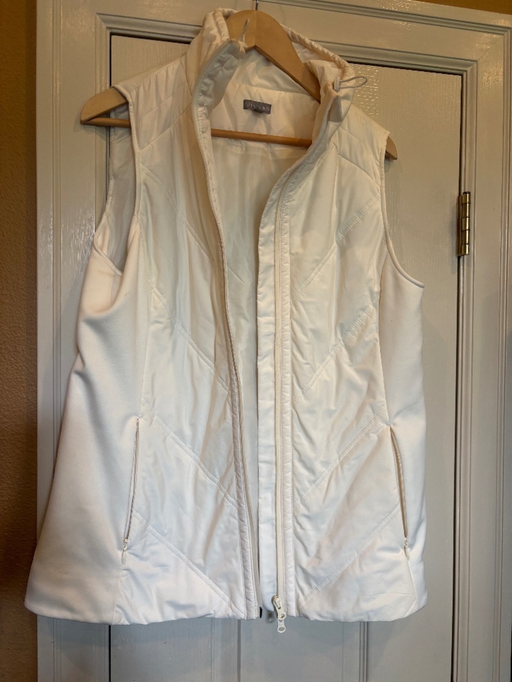 T by Talbots Long Vest Stretchy side panels size medium
